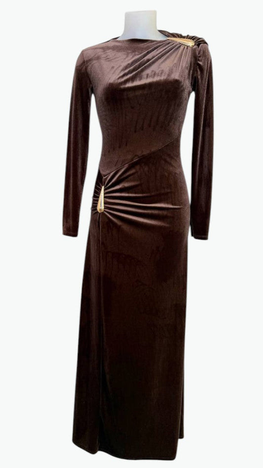 ✨ Vestido Largo “Golden Drape” – Terciopelo Elegante con Broches Dorados ✨