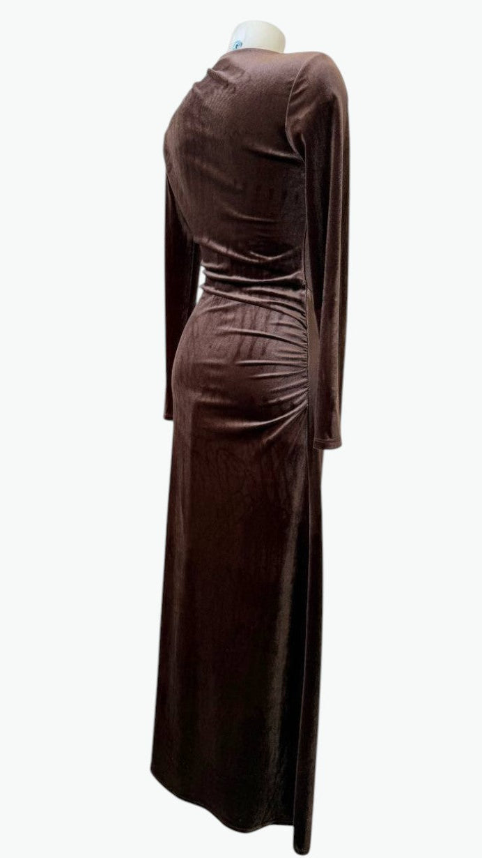 ✨ Vestido Largo “Golden Drape” – Terciopelo Elegante con Broches Dorados ✨