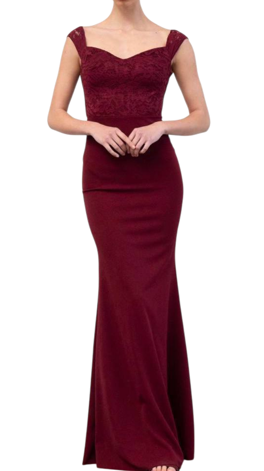 Vestido largo burdeos con encaje y espalda descubierta ✨