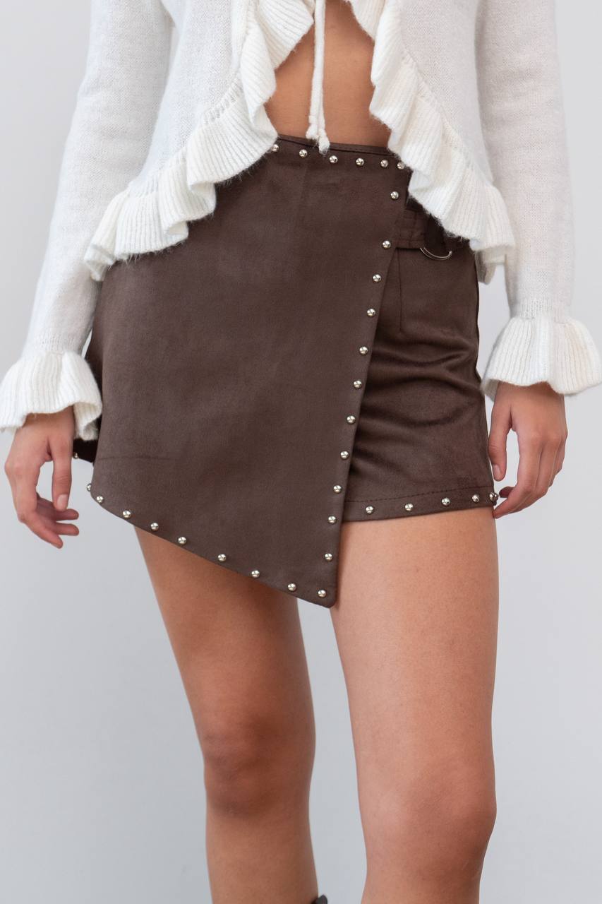 Falda-Pantalón Ante Aterciopelado con Tachuelas – S, M, L Disponible en: Negro · Marrón Chocolate · Camel