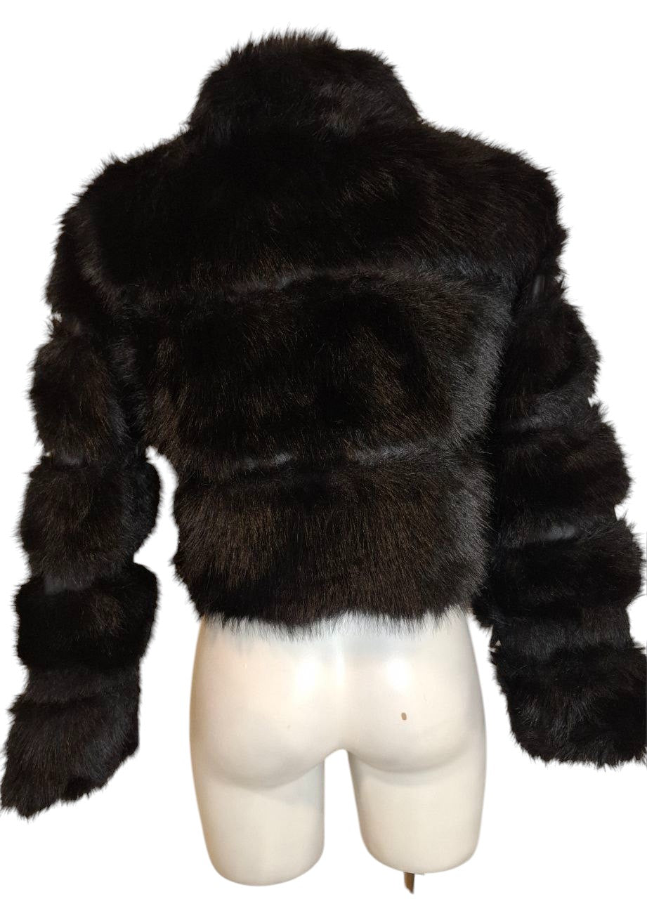 Chaqueta “Crystal Rider” – Polipiel con efecto pelo suave y cascada de cristales 2 colores