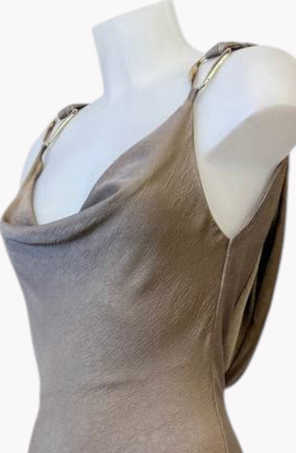 ✨ Robe drapée en satin taupe ✨ Boucles dorées 3 couleurs