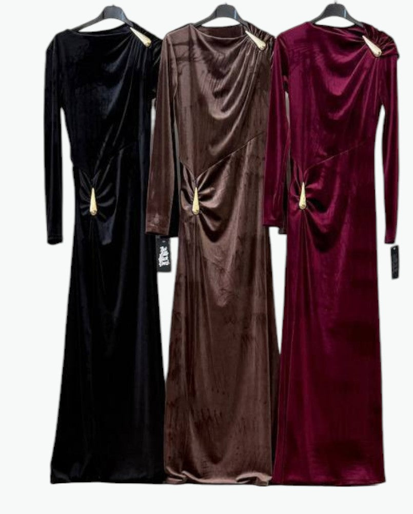 ✨ Vestido Largo “Golden Drape” – Terciopelo Elegante con Broches Dorados  ✨
