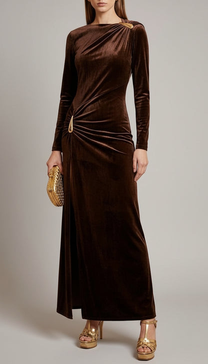 ✨ Vestido Largo “Golden Drape” – Terciopelo Elegante con Broches Dorados  ✨