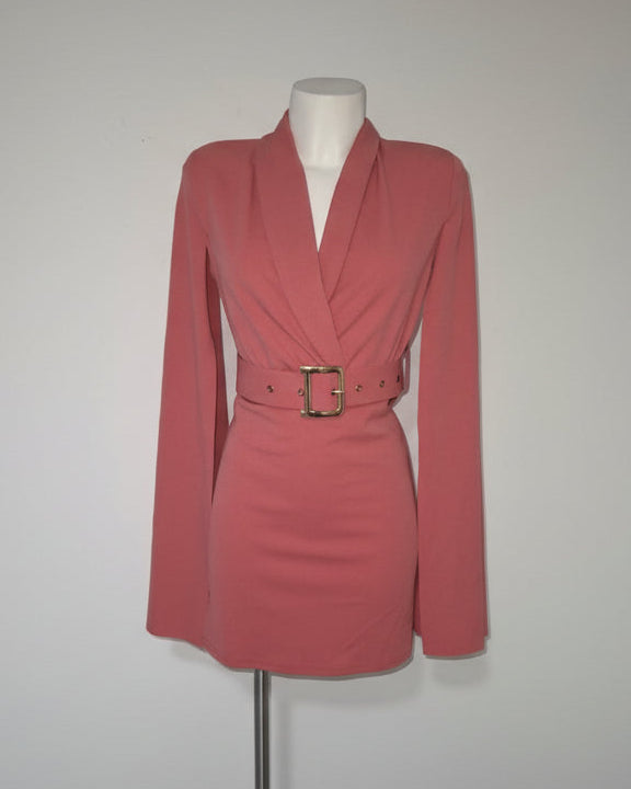 Vestido Blazer Cinturón Rose Authority · Escote en Pico · Tallas S-M