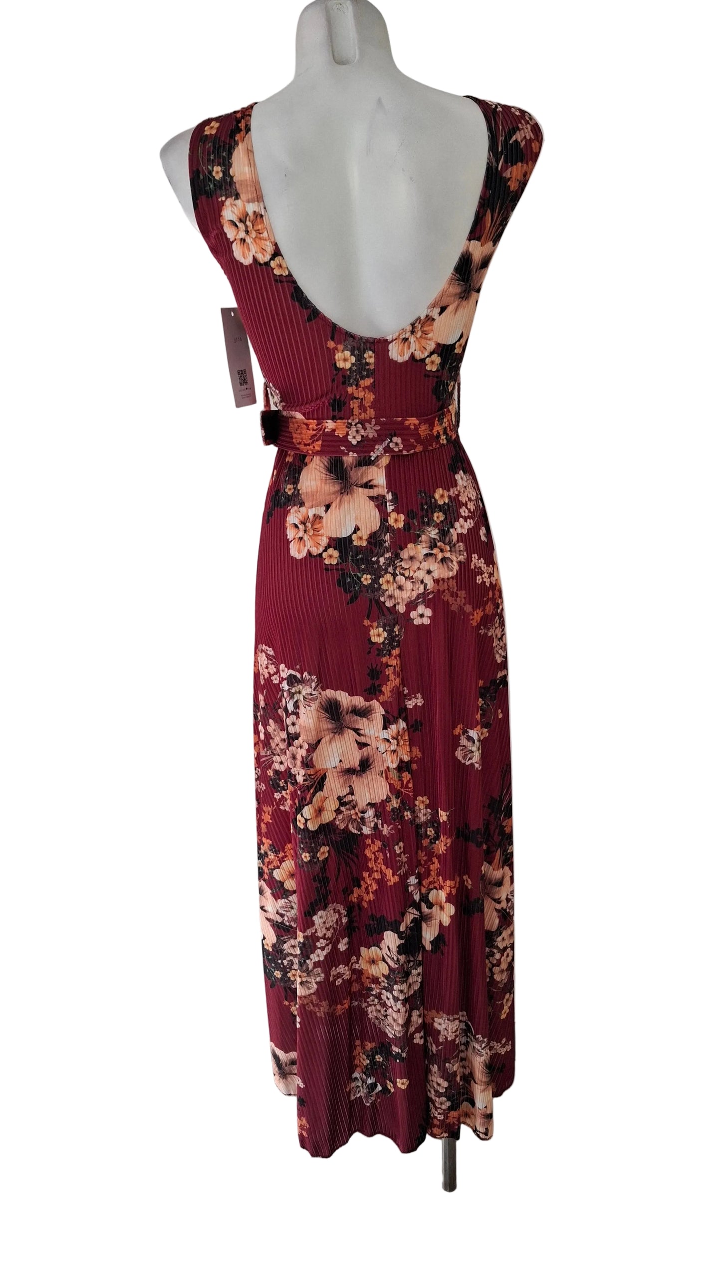 🌸 Nombre del Modelo: Maxi Vestido "Jardín Plisado" 🌸